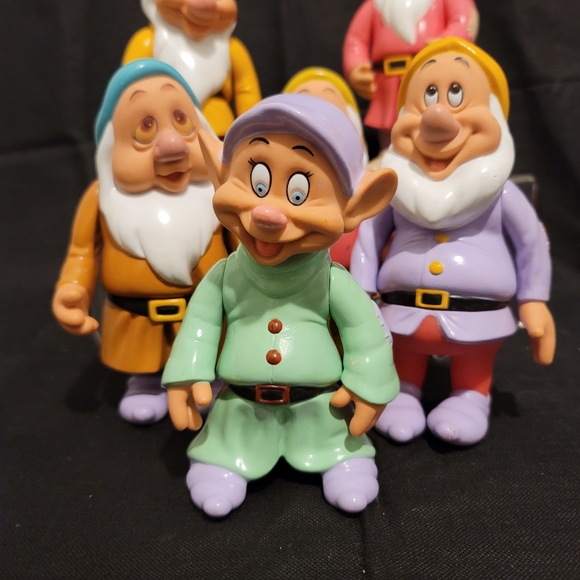 Vintage DISNEY Snow White 7 Dwarfs Rubber Figure 5"- 7" Posable Sleepy Dopey Doc - Picture 2 of 16